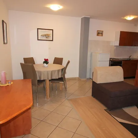 Apartment Zeljko Nr1 From The 800 M Novigrad (Istria)