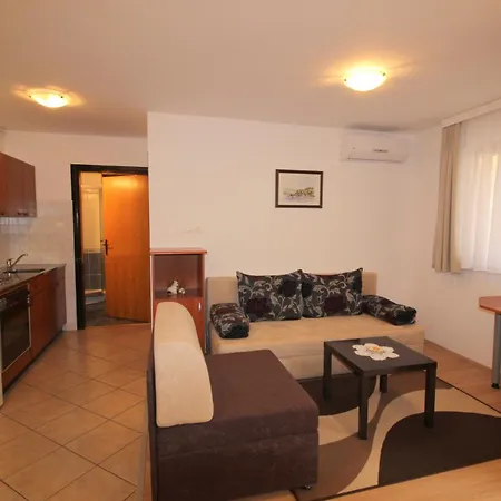 Apartment Zeljko Nr1 From The 800 M Novigrad (Istria)